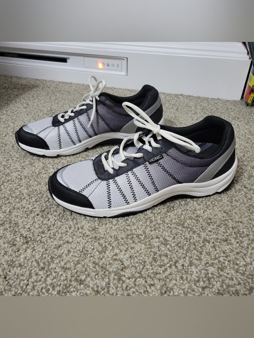 Vionic Women's Alliance Walking Sneaker Black White Mesh, Size 9